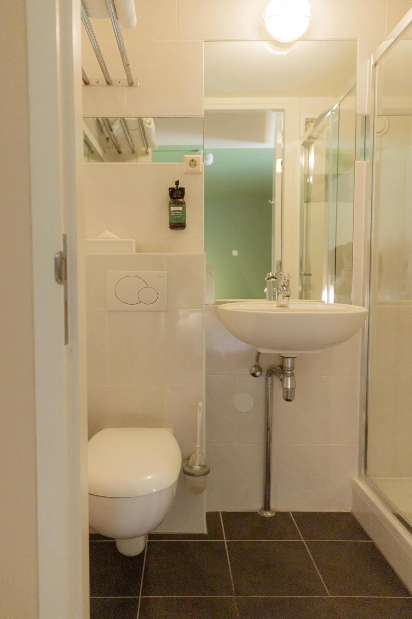 FLOATS by H2OTEL Rotterdam Ngoại thất bức ảnh